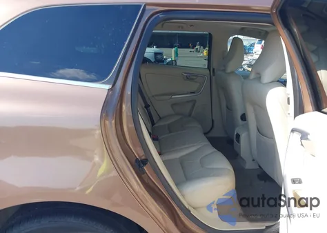 2011 Volvo Xc60 3.2/3.2 R-Design z USA, uszkodzony, nr VIN YV4952DL4B2208895